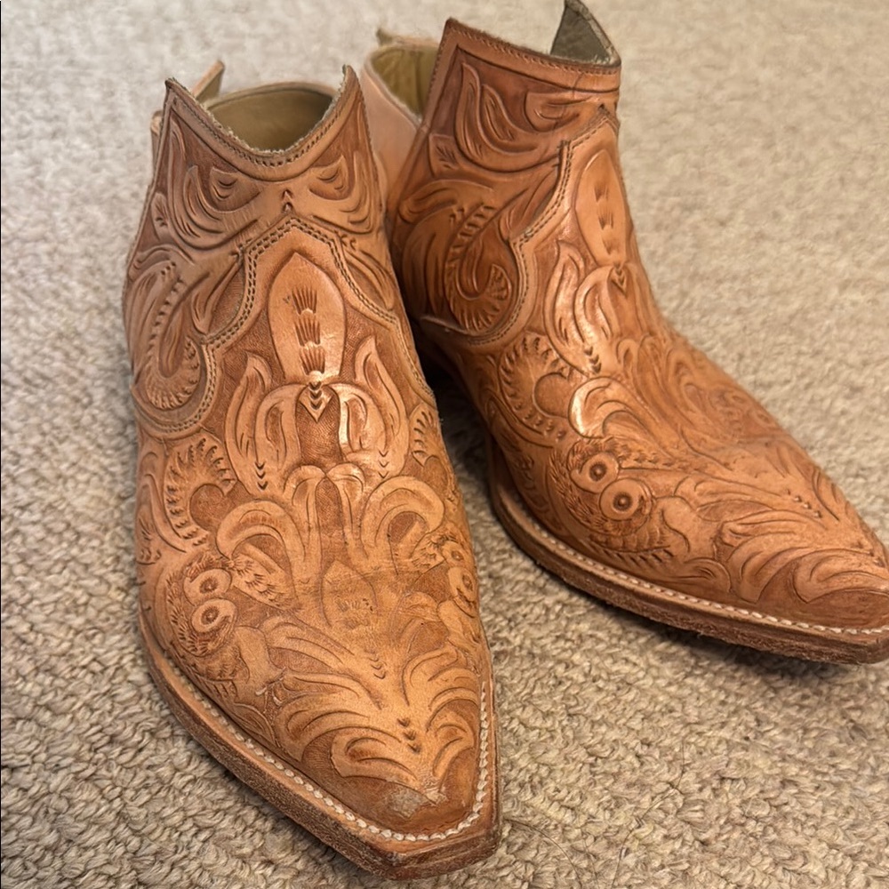 Stetson Tan Cowboy Boots with Floral Tooling